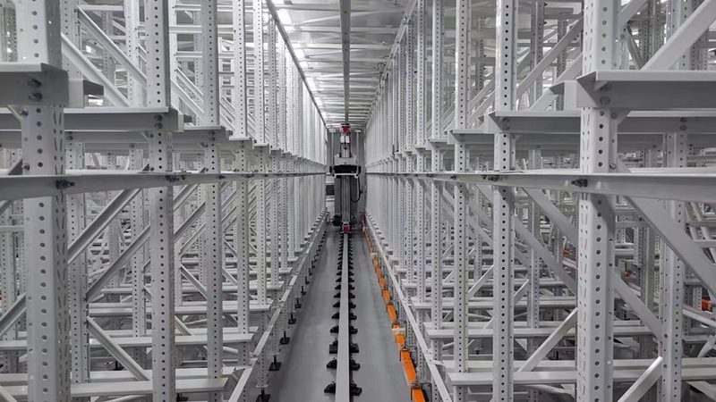 穿梭车货架与驶入式货架：空间利用的差异化考量